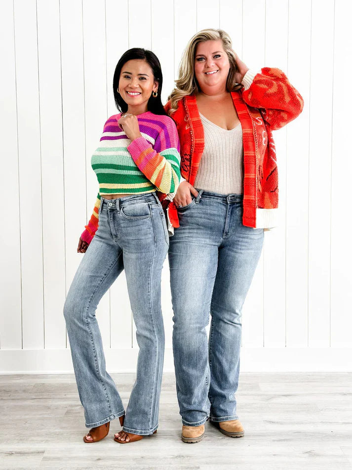 Priscilla – Die heiligen Bootcut-Jeans mit Bauchkontrolle 