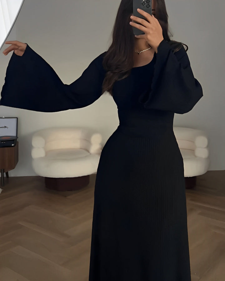 Nori - Gestreiftes Strick-Maxikleid mit Ärmeln