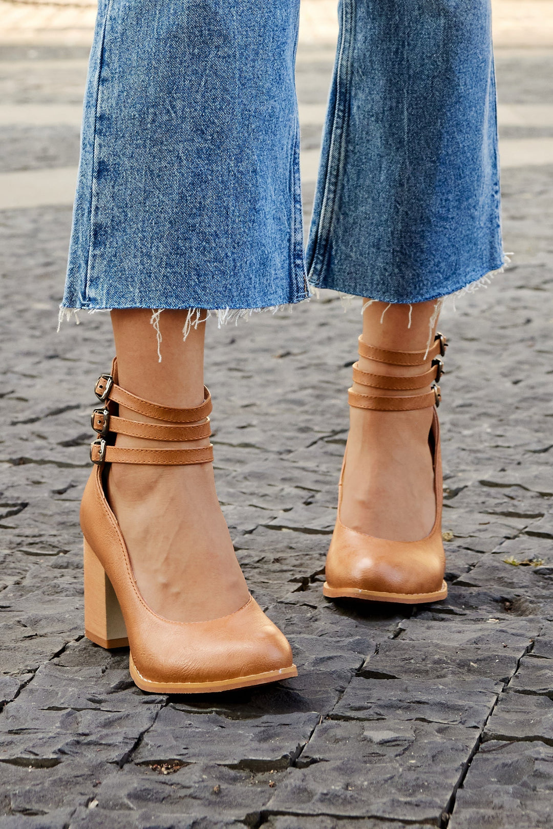 Casilda | Glatte Sandalen mit Knöchelriemen und Blockabsatz