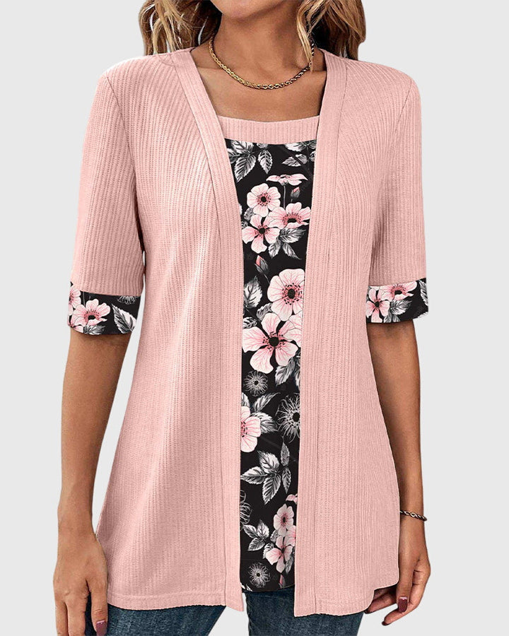 Elegante Bluse mit Einsätzen im Blumenmuster.