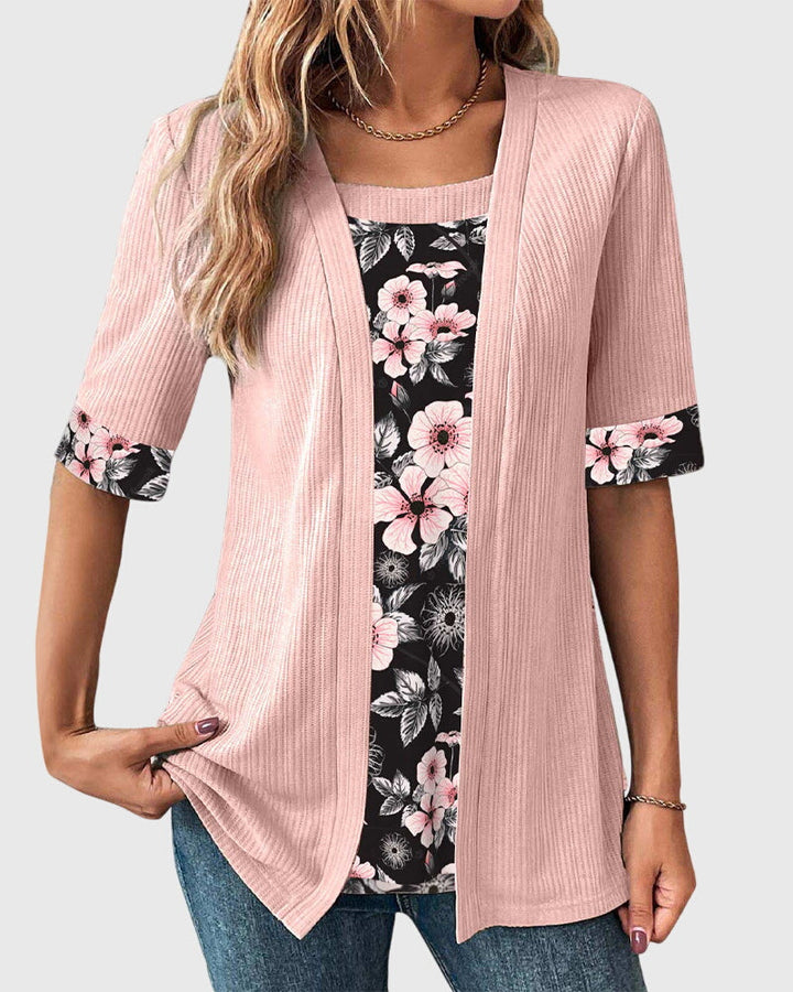 Elegante Bluse mit Einsätzen im Blumenmuster.