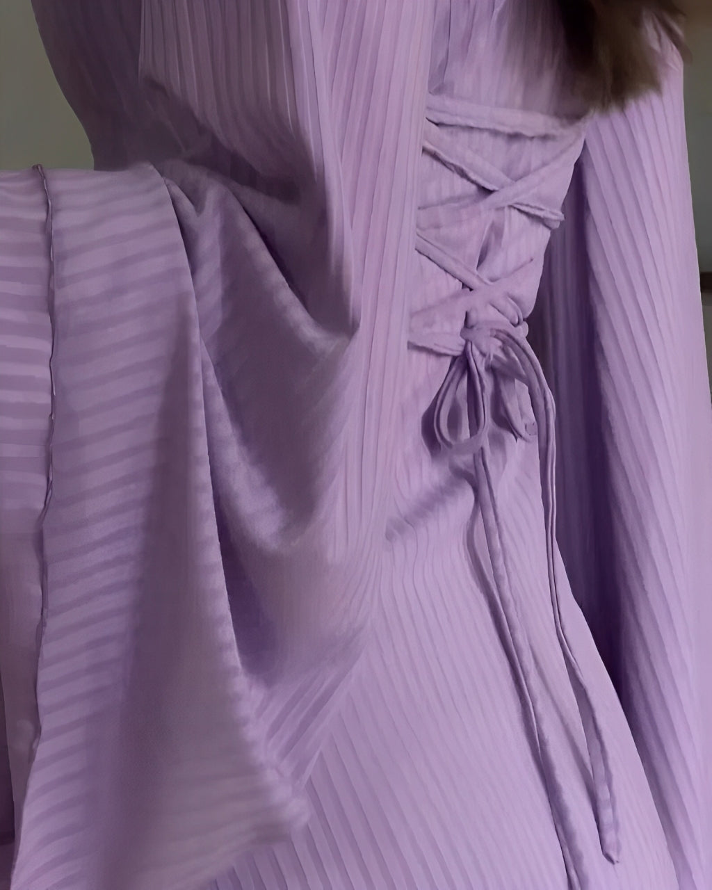 Nori - Gestreiftes Strick-Maxikleid mit Ärmeln