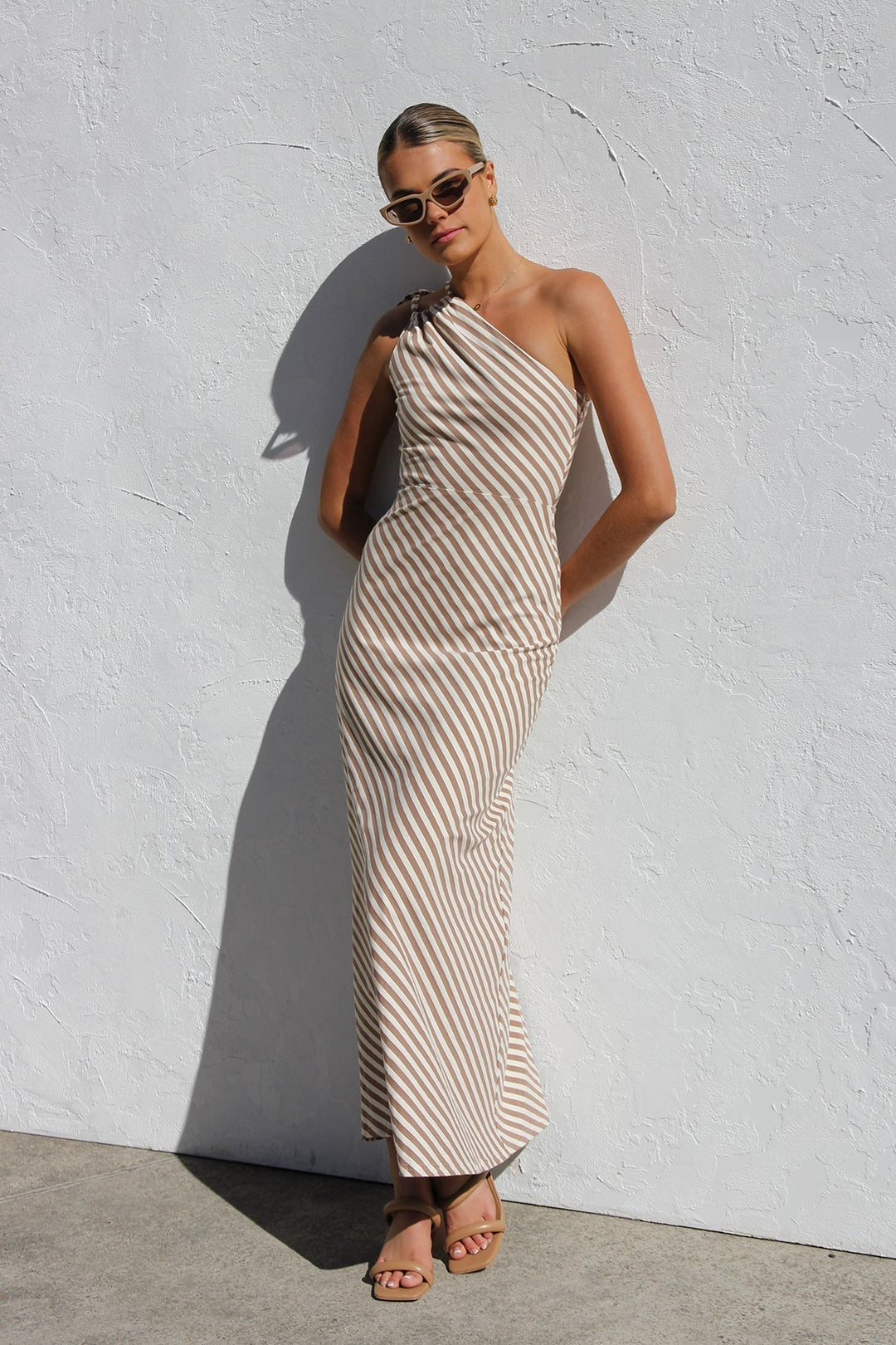 Rosalie – Gestreiftes Kleid mit eleganten Details