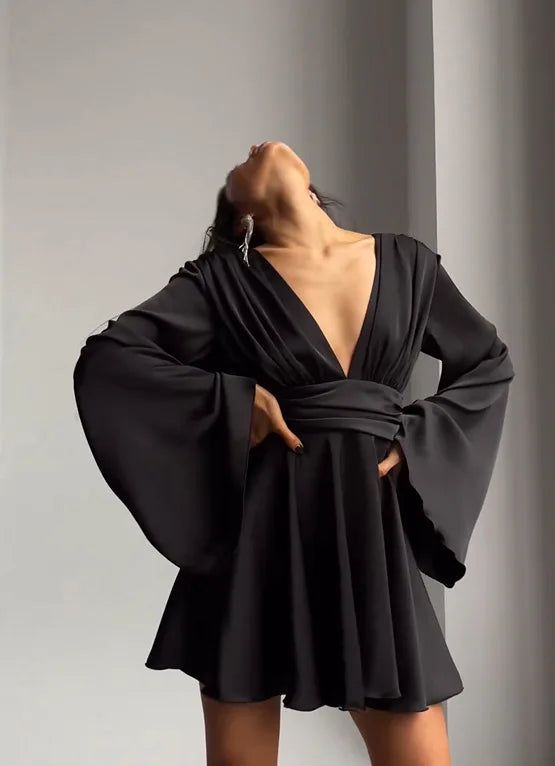 Amber - Satinkleid mit weiten Ärmeln