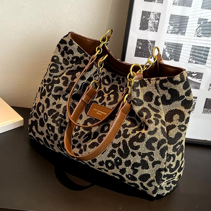 Destiny – Canvas-Tasche mit Leopardenmuster 