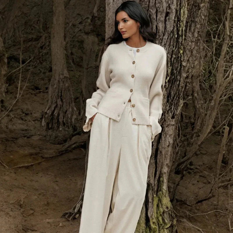 Callie – Klassische Strickjacke mit Knöpfen 