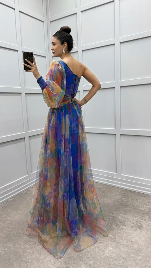 Cecilia – Elegantes Kleid mit Schlitz